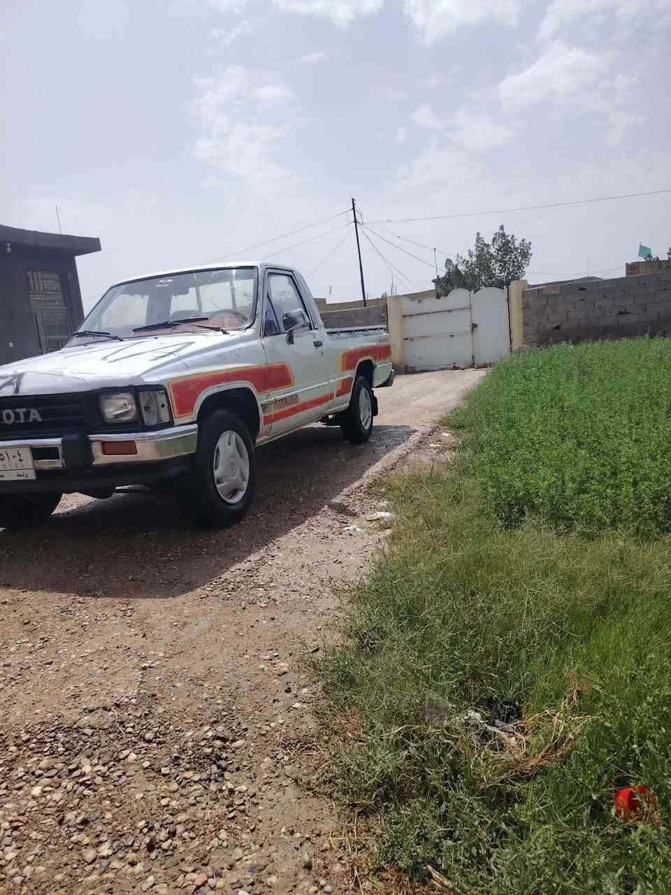 سلام عليكم سياره بيكم موديل 88رقم واسط سنويه جديده كير مكينه جديد حدداديه جديد جاهز اللخير بلديه مكفوله من صبغ وضربه مكان السياره واسط الزبيديه اتصل ***********
