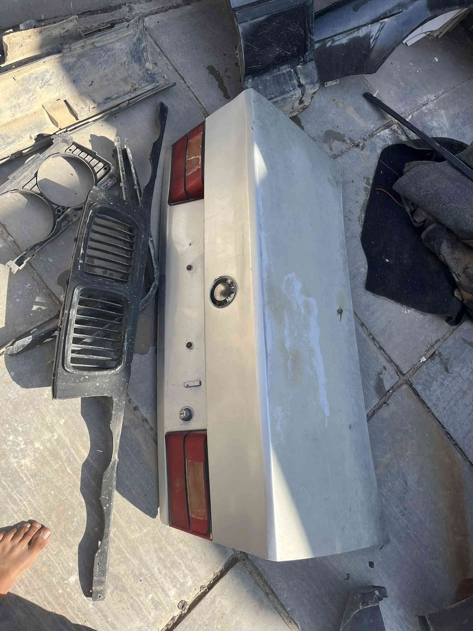 السلام عليكم غراض 500 بدي قديم تخم بيبان وقبق جنطه وبندي بجم عريض هوه وسمجه وعطرات كاملات ماصدات وارد أمريكي نضيفات كلش دركه تحكم شغاله بطاين خمسميه نضاف صطاب اكسنات نضاف دعاميه إماميه بلاديه نضيفه  مكاني الكوت مركز المديني ***********
