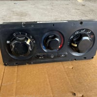 تتوفر قطع غيار نيفارا العنوان : بغداد شارع الظلال مركز موبس  077091593...