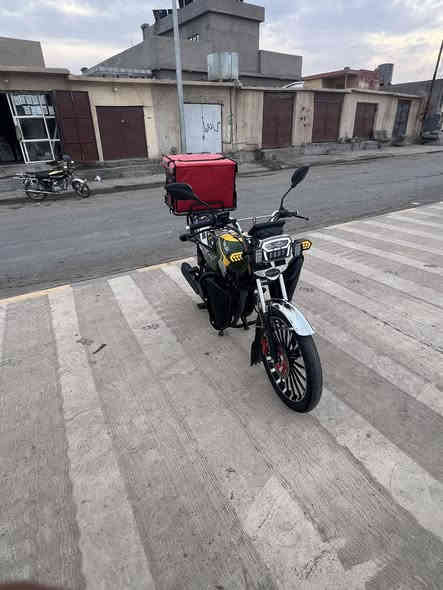 السلام عليكم 
سيفان ضاغطه وزنجيل 200
موديل 2025 الشهر الخامس
نظافة شوف  العين ما عايزه برغي
كهربائيات كامله نگره سلف 
السعر المطلوب 870 وبي مجال بسيط 
مكاني بيجي
*********** 
***********
