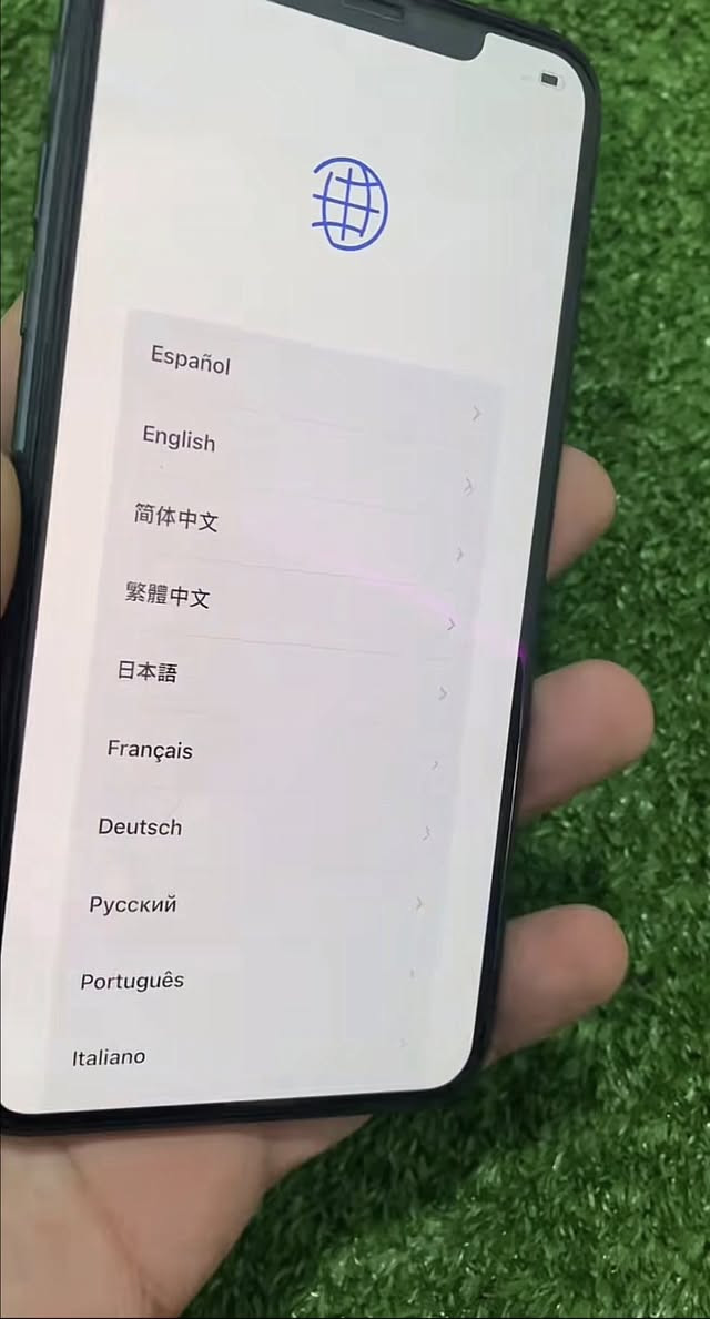 ١١برو ماكس
جهاز فول نضافه
بطاريه ٨٨ ما معلايه اصليه
ما بي شي ذاكره ٢٥٦ 
جهاز فيس ايدي واكف
سعر ٤٠٠ بي مجال بصيط
***********

