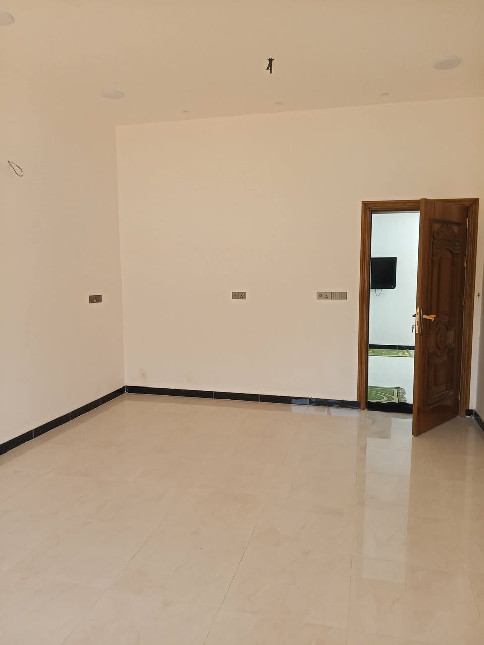 دار سكن منطقة باب الحاره المساحة ٢٥٠م بناء حديث  بناء سنة ٢٠٢٤ الدار غير مسكون طابق واحد 
غرفتين نوم وصاله واستقبال ومطبخ وصحيات
للاتصال مراجعة مكتب المهندس محمد الحاج كتاب
او الاتصال ***********
***********
