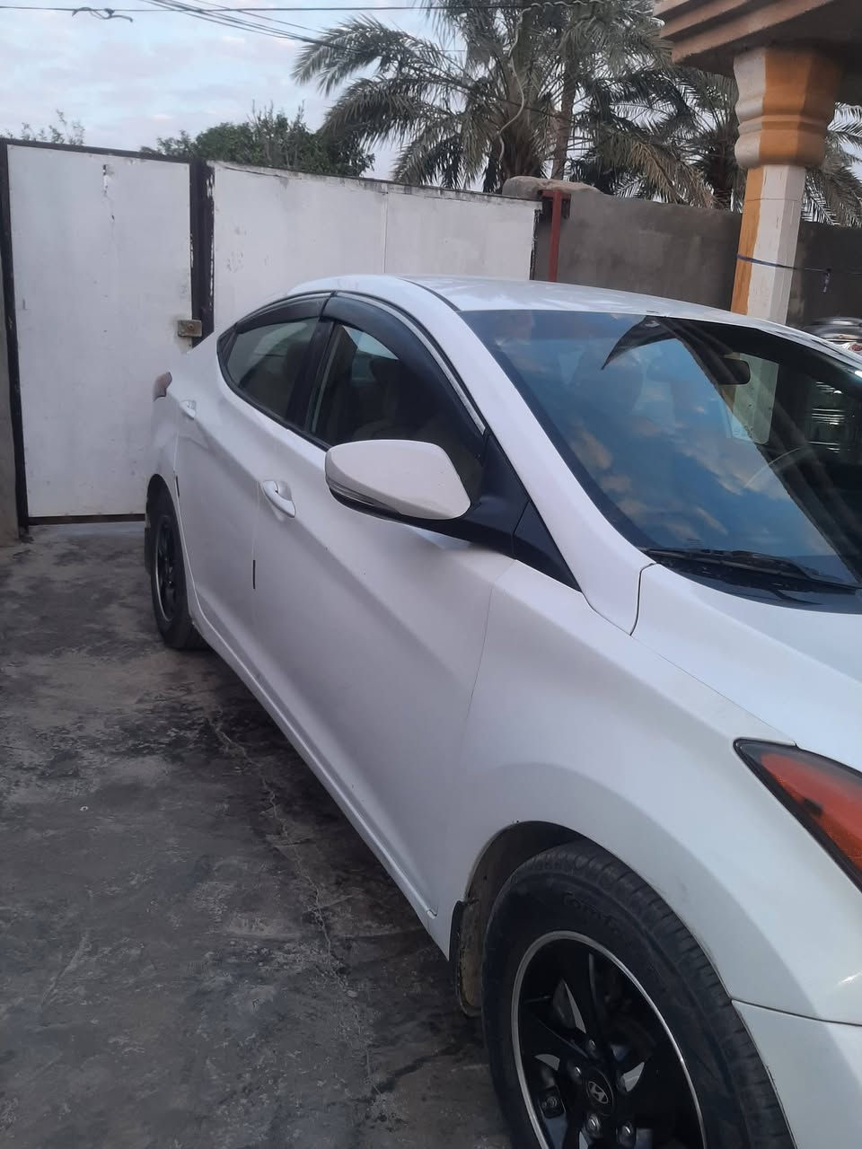 سلام عليكم ورحمة
***********
النترا أمريكي 2012
 فول مواصفات
مكينه كير صدر مكفولات السياره
بيها مكانات صبغ بل بابين عكس السايق
ربع من جاملغ
يعني مكانات قليله رش 
تخم تاير جديد
باتري جديد 
تحويل ثاني يوم 
السعر حلو مال بيع ***********تصل او تساب موجود
