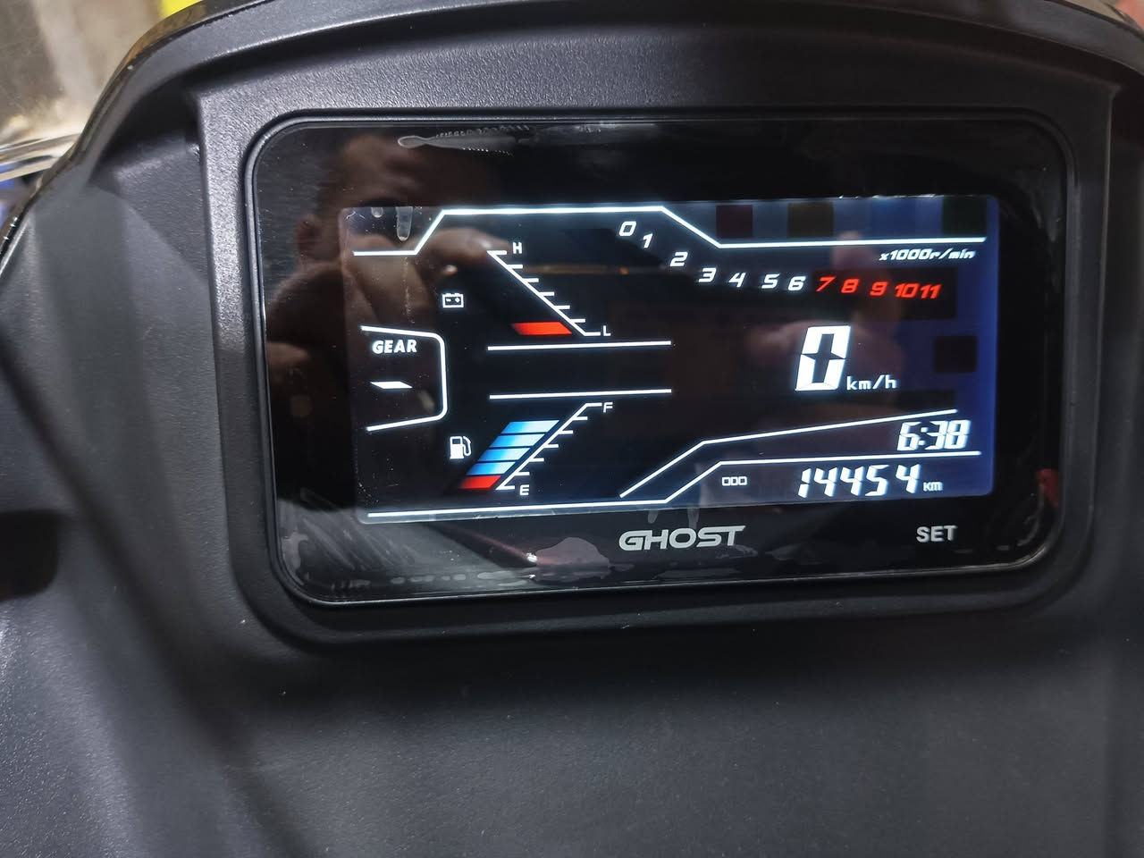 سكنز گوست 2025 جديده بمعنى الكلمه شخط واحد مابيها بيها وصل معرض ماشيه 14000 بس شاشه لمس بريك اي بي اس دسك امامي خلفي مو بنز شلعه ومعدل سرعتها 140 كلشي شغال بيها بس الباتري ضعيف لايت زنون عدسه كلش قوي سكن متغير لونها رصاصي سبع الوان حلو ومميز للبيع فقط قبل 15 يوم لو اقل اشتريتها بمليون وعارضها 800 ومستعجل على البيع عنواني كربلاء الملحق مقابل الطاقه *********** رقمي بي واتساب والخاص موجود
