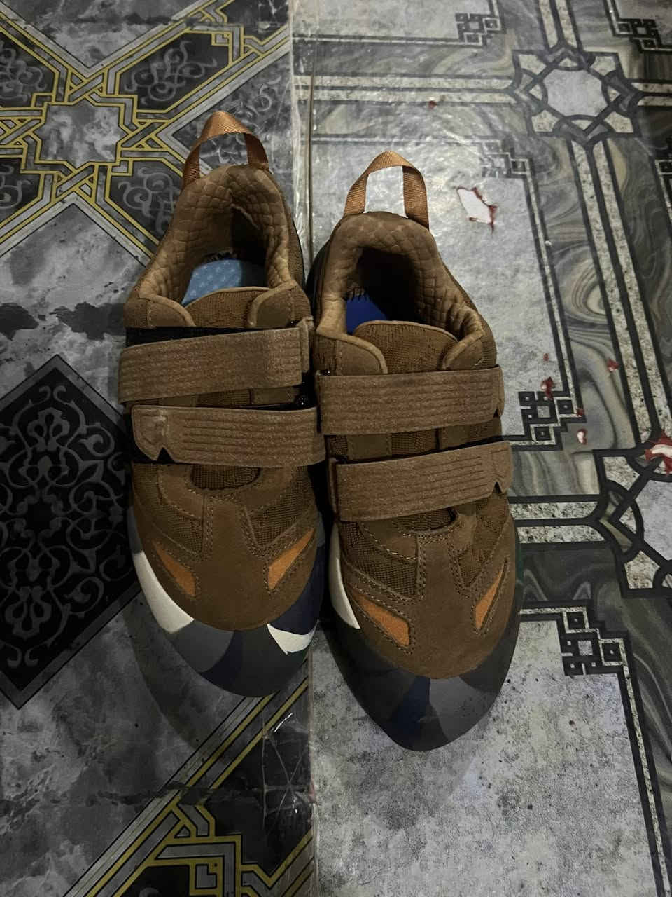 غراض امزون للبيع الشراي يجي خاص او يتصل على هذا الرقم وييه واتساب ***********
