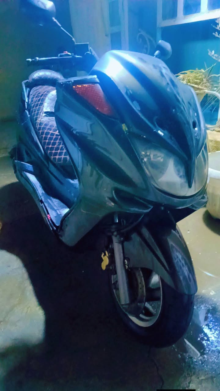 ماجسته دبل رون 250cc نضيفه ما ناقصه برغي كهرباءيات كامله حته ديشبول شغال كامل حماوته ربع اكفلك مكينه واكفلك عشاير وقانون تايرات جدد سعد الدراجه 500 وبيه مجال لطيبين مكان بغداد الشعب 
رقم هاتف ***********

