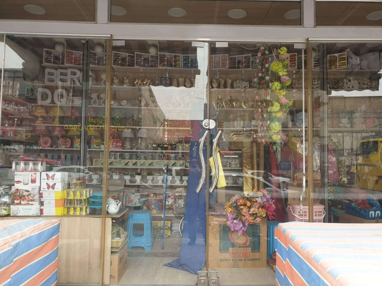 جام خانة سمك عشرة ملم للبيع
قياس / عرض ٦ متر × ارتفاع ٢ متر و٤٠ سنتيم
تحتوي على باب سلايت سحب عدد ٢
قفل باب عدد ٣
السعر / ( ٤٥٠.٠٠٠ ) 
المكان / النجف 
للاستفسار / ***********
