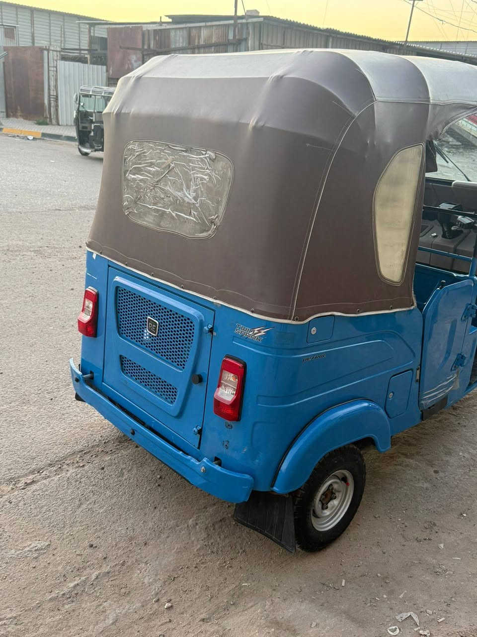 السلام عليكم
تكتك موديل 22 للبيع رقم وسنويه انكليزي تحويل ثاني يوم 
السعر 11مليون كفاله عامه 
عنوان حي اور 
رقم ***********
