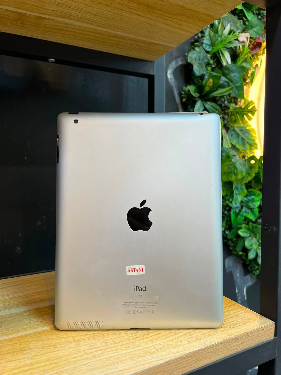 سلام عليكم 
iPad 2 

📱 الشاشة: 9.7 إنج  
⚡ المعالج: A5 مناسب للاستخدام اليومي  
💾 الذاكرة: 16GB
🎮 مناسب للتصفح والألعاب الخفيفة  
📶 يدعم WiFi   
🔋 بطارية قوية 6930 mA انسى الشحن 
📸 كاميرا أمامية وخلفية  

💰 السعر 25 الف 

سيدية ***********
