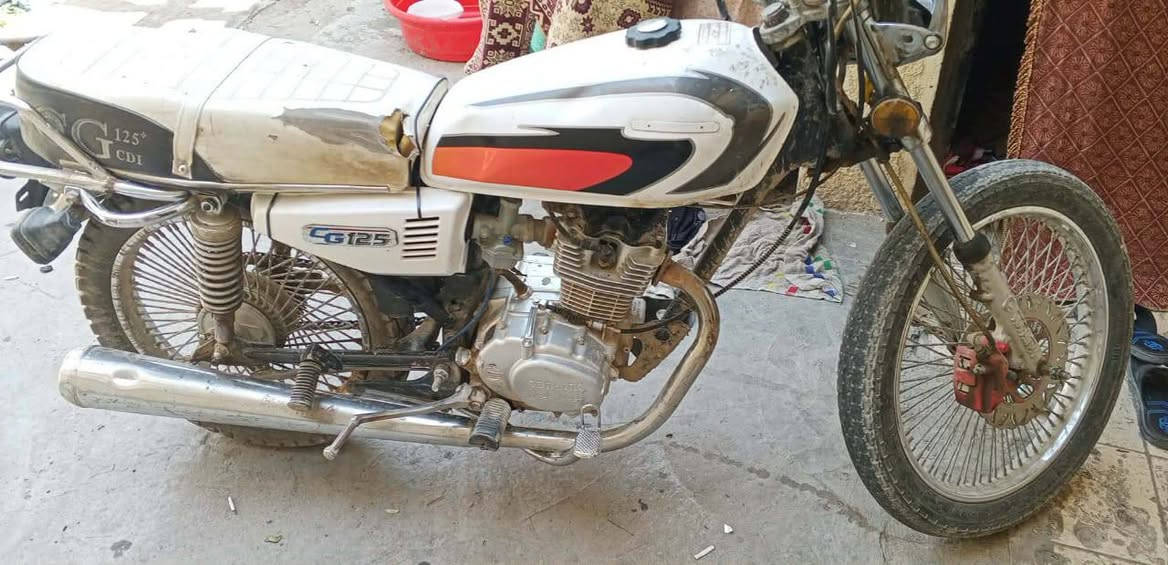 دراجه ايرانيه مديل 23 الدراجه يرادله ترتيب شوي الدراجه واصله لترقيم بس تدفع 50 وتاخذ سنويه وارقام مدوع كمرك وهزه يعني كامله بس ينفتح الترقيم ترقم السعر 650 وبيه مجال مكاني بغداد زعفرانيه رقم *********** واتساب فقط
