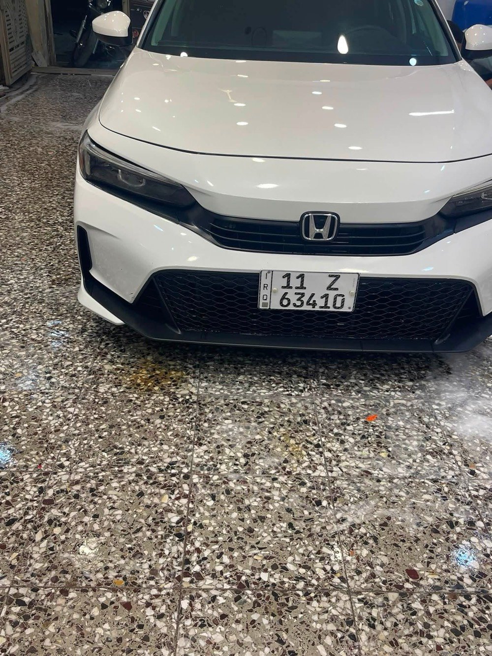 سلام عليكم  هوندا سيفك 23  رقم بغداد بأسمي 
حادثها جاملغ خلفي وصبغ باب   منزلك صور الحادث وحته تصليح سياره مصوره ومنزله. مكفوله  الشواصي كلهن الامامي والخلفي. فقط صبغ حاملغ وباب.   بجمها كبس.  اني شادلها دعاميه اماميه تايب ار. والقديمه ملتها موجوده البلاديه.  وعندي صوره من فتحتها وبدلتها. مكفول بجمها 
..
رادار شغال تحديد مسار توقف ذاتي. دشبولها صافي اي كلوب مابيها. الحمدالله. 
 صدر جديد ادامه مسويله.  ويل بلادي 16 اجه بيها. وكباته الاصليه ضامهن موجودات. 
ادامه دهن دهن كير فلاتر. اي نقص مابيها. 
حوضيات بيها.سستم  كاربون داخل البيبان ضايفلها.  
عازل حراره للجام  كله مسويلها. اشعه الشمس القويه متدخل للسياره

ماشيه 54 ميل.    محرك الفين بانزيز. 
تستقبل عادي مدك دوانز. 
سياره مكانها بغداد حي العدل.  السياره كلش نضيفه معتني بيها حيل. وين ميعجبك افحص محرك كير كشر شواصي  
معروضه 145 ورقه. بيها مجال . واني بل خدمه
***********.