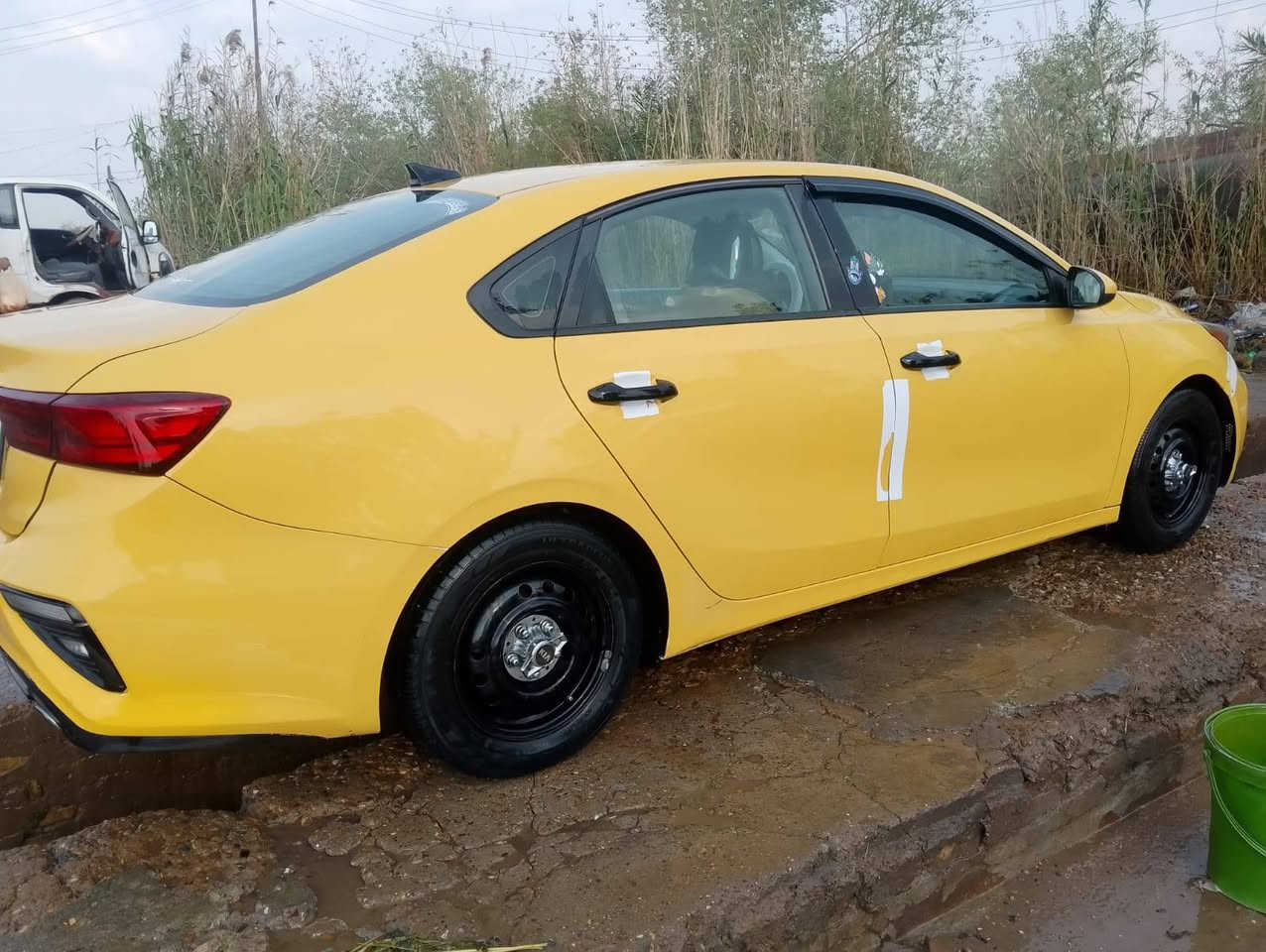 السلام عليكم 
كيا فورتي موديل 2020
السياره محرك غاز محوركيرايتي
وارد أمريكي بس هاذا الحادث 
مكان بغداد الشعب السعر 138
***********
