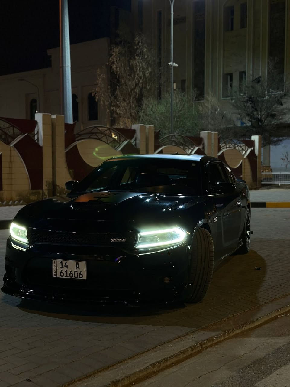 سعر : 220 ورقه بيها شويه مجال ✅
مكان : بصره 📍

الوحش للبيع  ♥️

دوج جارجر دايتونا .

الموديل : 2018 

المحرك : HIME. V8 . 5.7L .

حادثه بسيط جدا جدا بشرط 

  

المواصفات :                                  

* رادار امامي مع مانع تصادم . 

* تحذير الخروج عن المسار . 

*  نقطة عمياء . 

* مكابح رياضية (برمبو) . 

* لايت LED . 

* كاميرا خلفية . 

* امكانية التحكم بوضعيات المقود كهربائيا . 

* حساسات خلفية . 

* ويل قياس 20 أنج 

* سستم صوتHARMAN KARDON . 

* تشغيل عن بعد . 

* مقاعد رياضية من الجلد الفاخر . 

* ذاكرة لحفظ وضعيات الجلوس (ميموري) . 

* المقاعد الأمامية تبريد وتدفئة . 

* المقاعد الخلفية تدفئة . 

* نظام خرائط GPS . 

* شاشة كبيرة قياس 8.4 أنج اوپشنات SRT 

* تدفئة ستيرن . 

* كير شفتر بالستيرن . 

* جناح خلفي . 

* بلوتوث تلفون . 

* محدد سرعة . 

رقم :  ***********☎️ 

سياره مرقم جاهز كلها بشرط رقم و سنويه جديد
