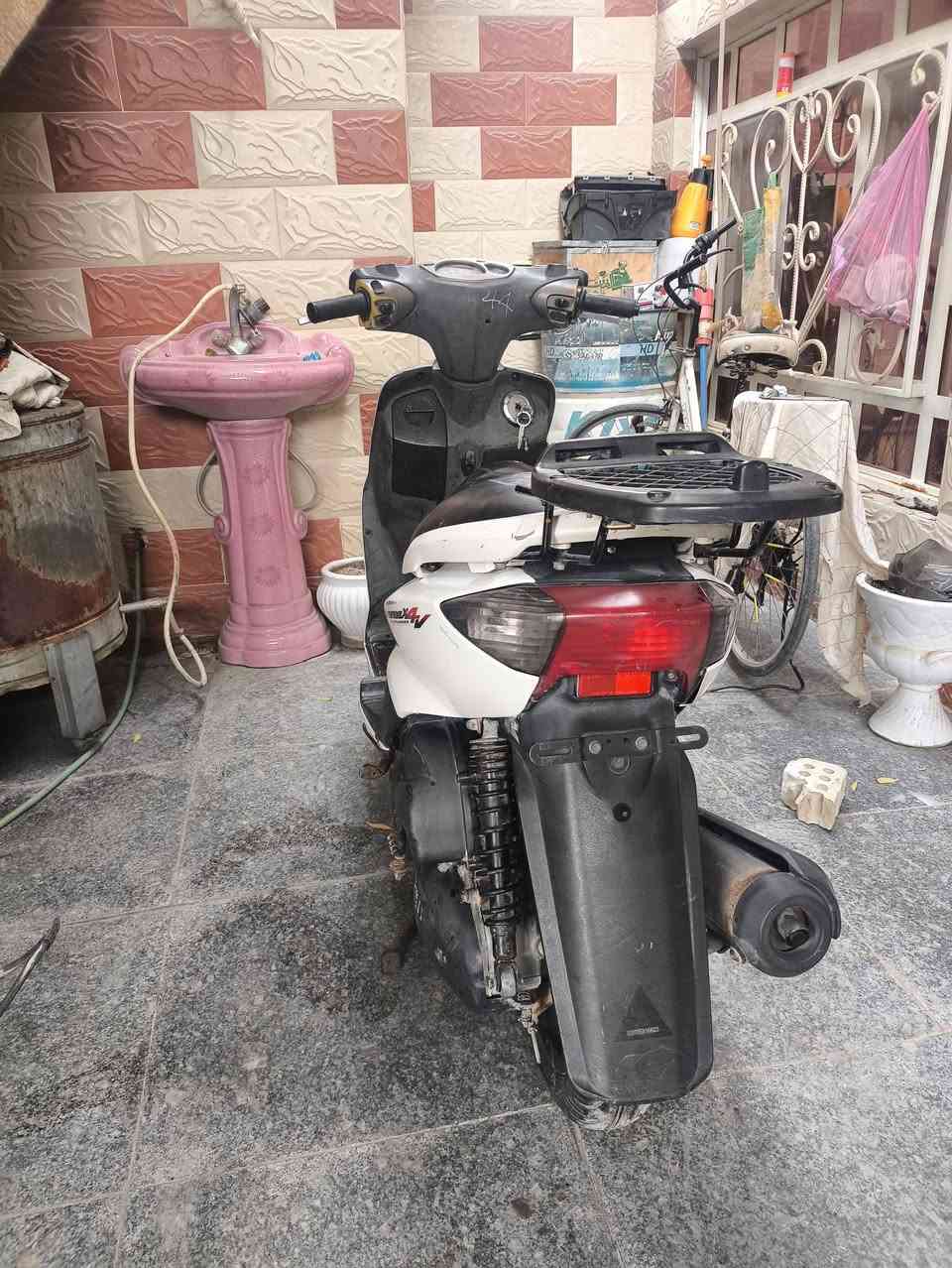 السلام عليكم دراجه سكنس نثيه كلشي بلادي مكينه ناعمه ما مفتوحه خرسه معنه الكلمه داخل املح كفرات ختم واحد كهربايات شغال سلف هندر شغال شرط نص نكره تشتغل لا تنقيص ولا تبخير تكعد صبح شغل وطلع صلنصه بلادي لا لحيم ولا شي للبيع 800 وبيه مجال قليل او مراوس دراجه نضيفه تسووااا المكان كربلاء حي العباس 0***********
