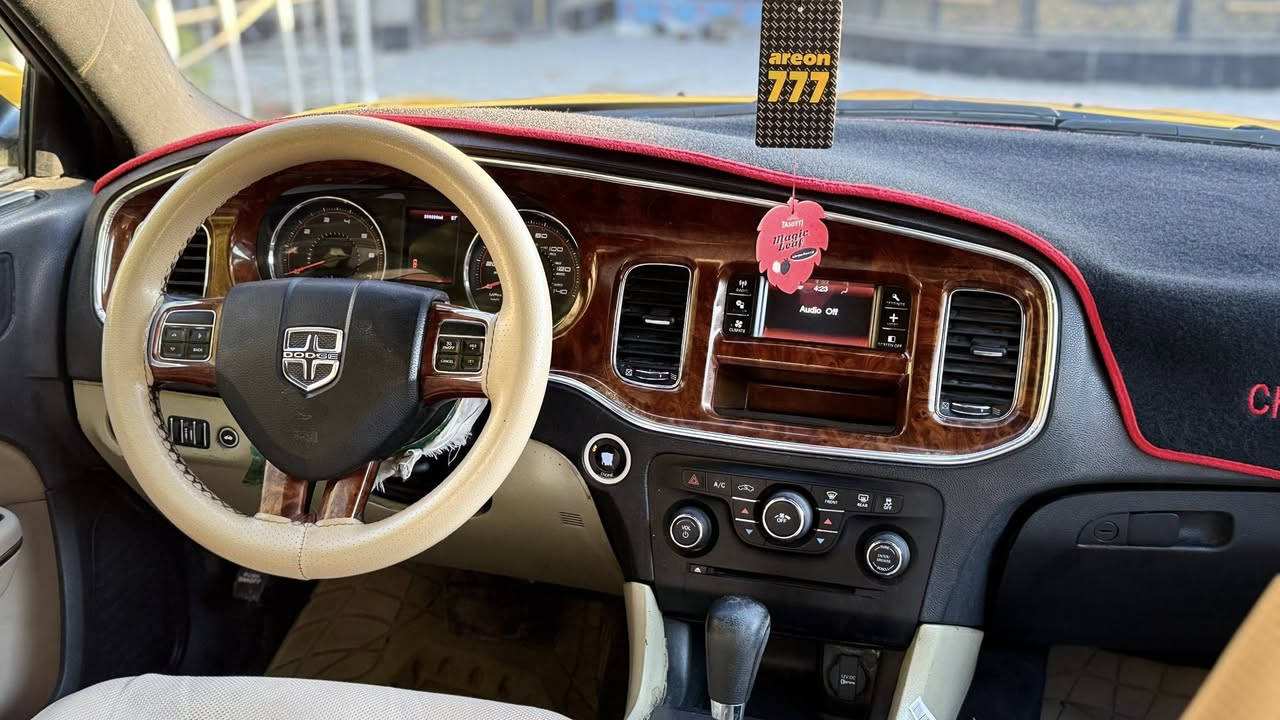 السلام عليكم ورحمة الله وبركاته شارجر مديل 2014 رقم ذي قار حادثهه طخه بل جاملق الخلفي جاهزه خط سوق الشيوخ بغداد السعر 147 العنوان ذي قار سوق الشيوخ ناحيت الطار ***********
