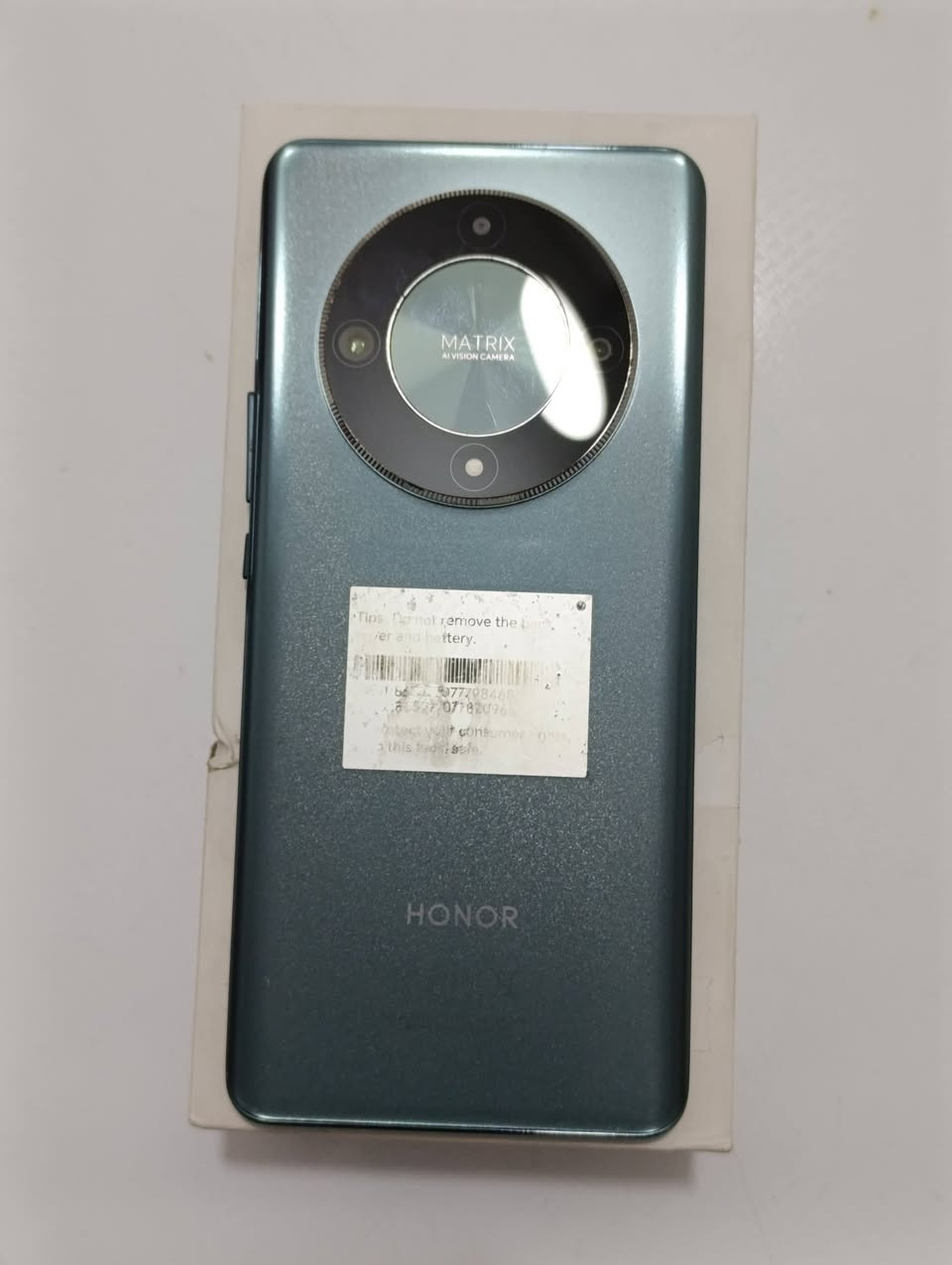 مكفول من الفتح
HONOR X9p
ملحقات كارتونه فقط 

التخزين / الرام: 256 جيجا مع 12 جيجا رام
الكاميرا: خلفية ثلاثية 108+5+2 م.ب. / امامية 16 م.ب.
الشاشة: 6.78 بوصة بدقة 1200x2652 بها ثقب صغير
نظام التشغيل: اندرويد 15
البطارية: 5800 مللي أمبير
مقاومة الماء والغبار IP53
 يدعم الهاتف التصوير بجودة الـ FHD بدقة 1080 بكسل بمعدل التقاط 30 إطار في الثانية الواحده 

كوت واسط 
سعره 230 بي مجال بسيط 
***********
