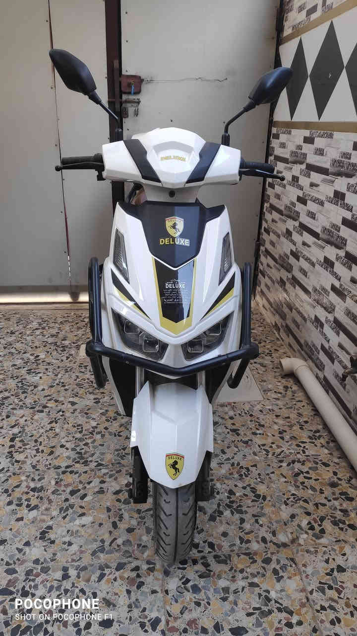 دراجة شحن نوع سكنس استيراد محلات حسن وحسين ديلوكس (حجم الملف 2500 واط ) ( عدد الباتريات 7 الحجم الكبير 38 امبير ) بريكات دسكات امامي وخلفي وبيه نظام ( ABS ) مانع انزلاق ( بيه 4 نمر للسرعه وبيه بك مع مثبت سرعه ) ( اشاير بالمري مع امبي ثري بلوتوث ) ( بصمة تشغيل  مع كارت تشغيل مع مفتاح تشغيل ) دراجة حلوة ونظيفه مامتعوبه مكاني بغداد العبيدي هاتف (  *********** ) سعر مليون وميه وبيه مجال حك الجيه
