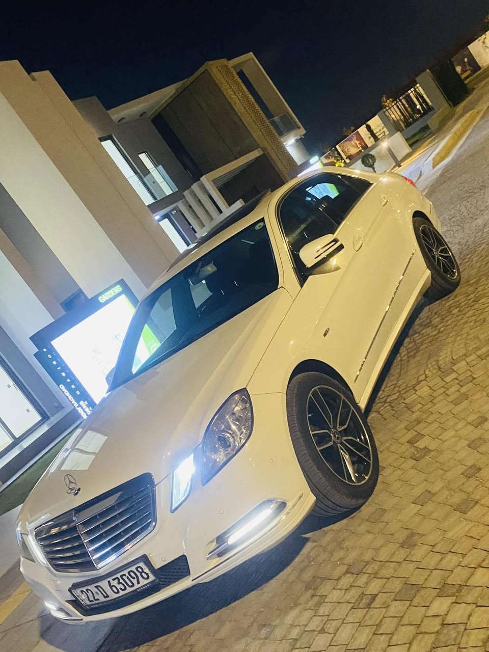 السلام عليكم 
مرسيدس E200 موديل 2010 خليجية ماشية 184 رقم اربيل سيارة مواصفاتها فتحة سقف كشنات كهرباء حساسات امامي خلفي مري شفط سيارة 4 سلندر مبيها اي نقص عليها ادامة كاملة سعرها 160 وبيها مجال 
مكاني بغداد /الكرخ 
رقمي ***********
