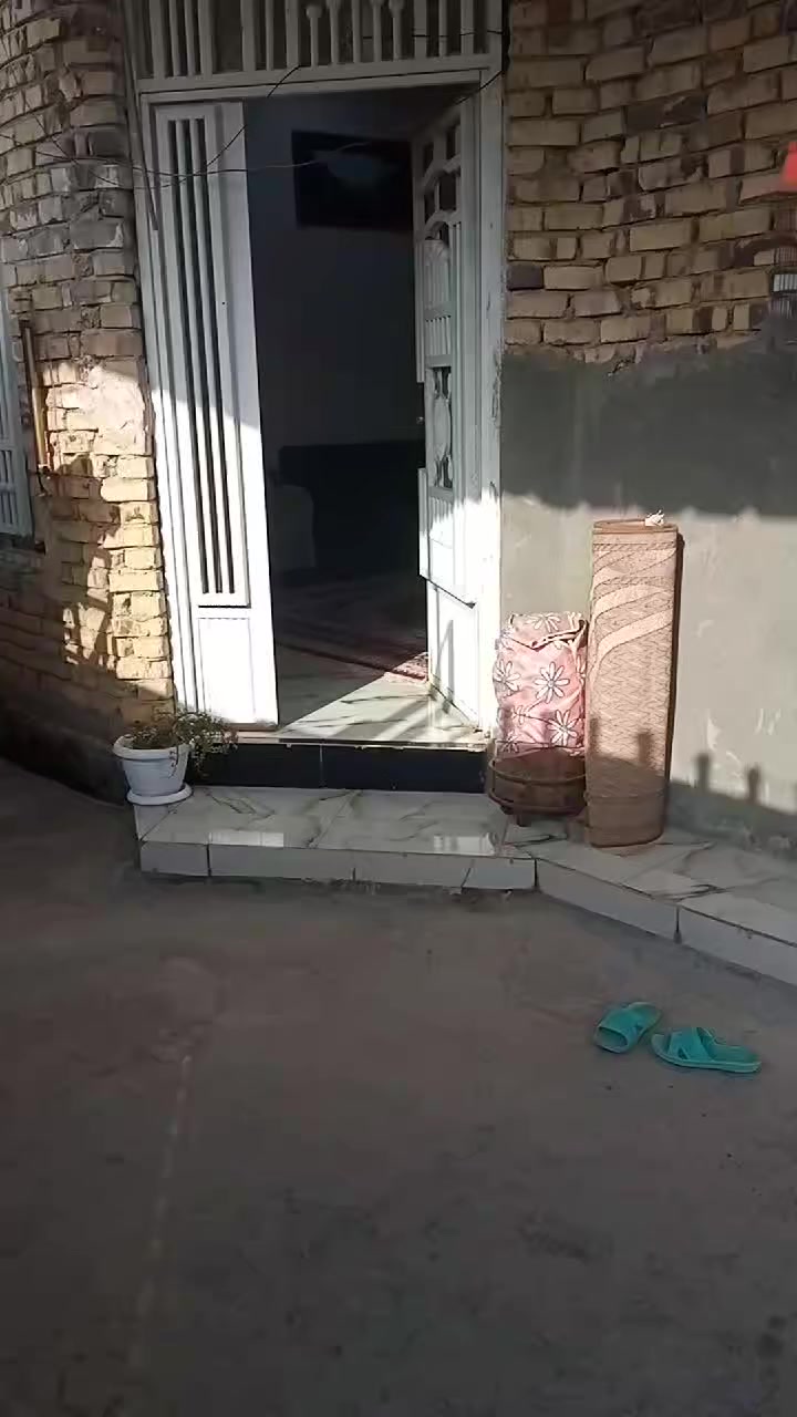 بيت للبيع مساحه 200
طابو زراعي سند 25تحويل مباشر على 
حله بكرلي شارع الغسل 
***********
