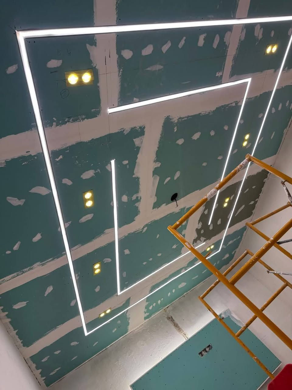 صبغ وديكورات وسقوف ثانوية واجهات فوم تقطيع بديل الخشب بديل الرخام الاتصال على الرقم ***********
*********** واتساب
