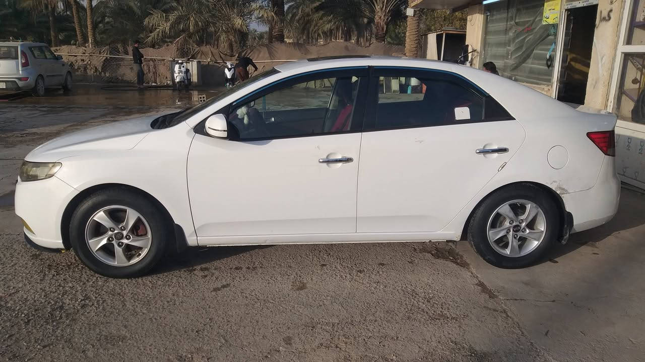 سلام عليكم  
سيراتو للبيع موديل 2013 مكفوله كفاله عامه 
السياره تدفه وتبريد ثلج السياره بسمي تحويل ثاني يوم
حادثه بس باب الصدر مصبوغ ولباقي موضح كدامك 
تخم تايرات جديد بادري جديد السياره ماضب عليه برغي
ومكاني بابل قضاء المحاويل والسعر خاص وتصل وبيك 
خير ودلل 💬 *********** 💬
