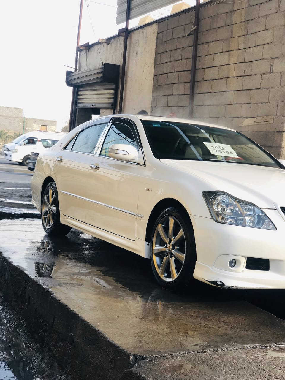 سلام عليكم /اللهم صلي ع محمدوال محمد 
شاهينه دخول جديد شاصي 84فول كفاله 
تحويل بسم المشتري ثاني يوم 
3دكم 
فتحة سقف 
مديل6 بصمه رصاصي 
داخل جلد اسود ملكي كشن حظن تدفه تبريد 
كأمره دوار حساس خلفي امامي ويل دنكه 
مكينه 3،500طياره 
سعر170وبيه  مجال شراي اتصل وبلخدمه بيع فقط فقط مكان سياره بصره 
للستفسار ***********
