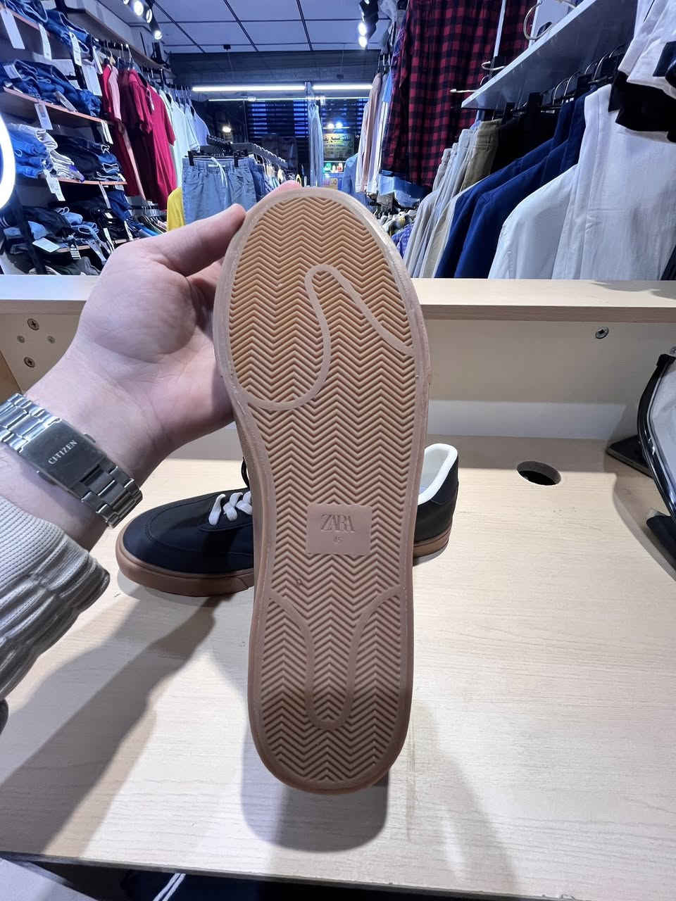 حذاء زارا وكاله قطعه اورجنال قطع اخير اللون نيلي
القياسات من40/42/44/45يوجد توصيل جميع محافظات العراق للطلب او الإستفسار***********
