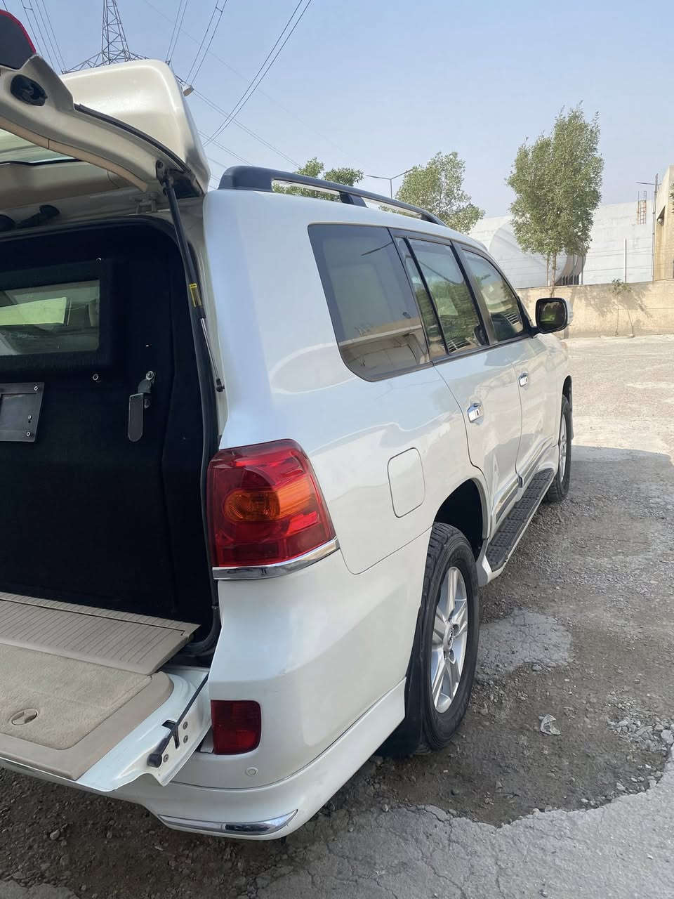 السلام عليكم لاندكروز 7-5.  V 8مديل 2013 سياره مصفح بل كامل و مذكوره في السنويه مصفح سياره جديده  مكفوله من صبغ وضربه لاستفسار اتصل ع راقم *********** العنوان بغداد شارع فلسطين
