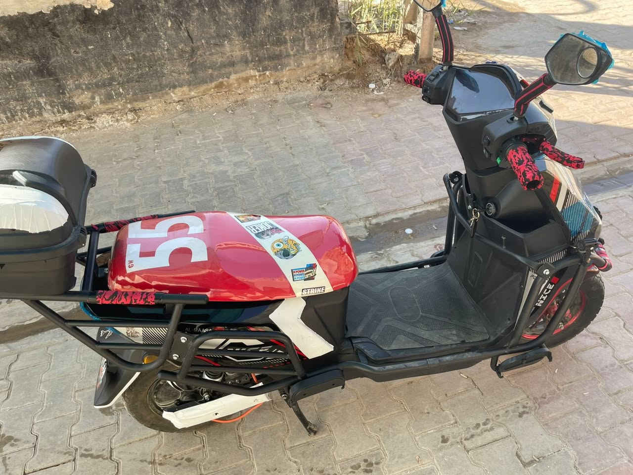 ⚡️ للبيع: وحش "الماسة" موديل 2025 (نظافة ومعدلة) ⚡️
يا ولد، الدراجة "لوز اللوز" وما شاكية من شي، متعوب عليها حيل ونظافتها تحجي عنها. للي يدور كشخة وقوة ومتانة.
• الموديل: 2025 (حديثة جداً).
• الشركة: طراز شركة الماسة المعروف بقوته.
• البطارية: طاقة فول (من 10 إلى 12)، يعني شيل إيدك من الهم، تمشيك مسافات وتبيض الوجه.
• الحالة: الدراجة "نضيفة كرت" ومتعوب عليها بكل تفاصيلها (إكسسوارات، دعاميات، وتغليف كامل).
• الأداء: دراجة من النوع القوي، مو مالت لعب، مالت شغل وكرف.
💰 السعر: 650 ألف (وبيها مجال قليل للشراي)
📍 المكان: [رمادي التاميم 8 أشباط]
📞 للتواصل: ***********
