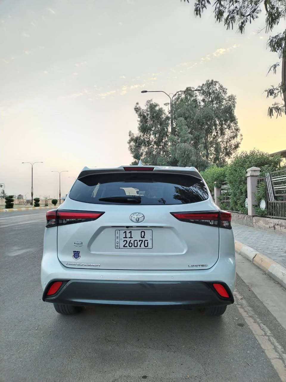 هايلندر 2023 لمتد لون ابيض رقم بغداد
كير اتوماتيك 8سرع/ محرك 2400 تيربو/ فتحة سقف /دخول ذكي /اضواء ترحيب عند الاقتراب/باب جنطه كهرباء ويفتح بالقدم ايظاً /شحن واير لس موبايل /مفاعد جلد تدفئه وتبريد والصف الثاني vip/شاشه كبيره /رادار امامي / نظام تنبيه الخروج عن المسار /3قطع تبريد/حساس امامي خلفي /بصمه+بصمة ابواب /كشن خزن كهرباء 
 ***********
