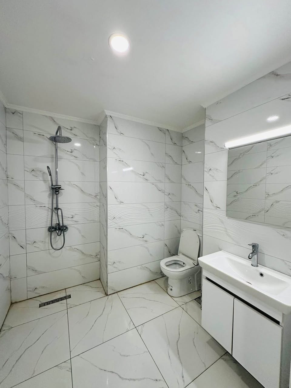 عرض المطار
شقة #للايجار في مشروع لالاف مطلة على المطار ✅
مساحة الشقة: 118 متر ~ غير مفروش ~ الطابق: 6 ~ اتجاه حديقة
السعر: 400 دولار

اتصل لمزيد من المعلومات 📞
*********** | واتساب 🟢 أربيل, العراق
