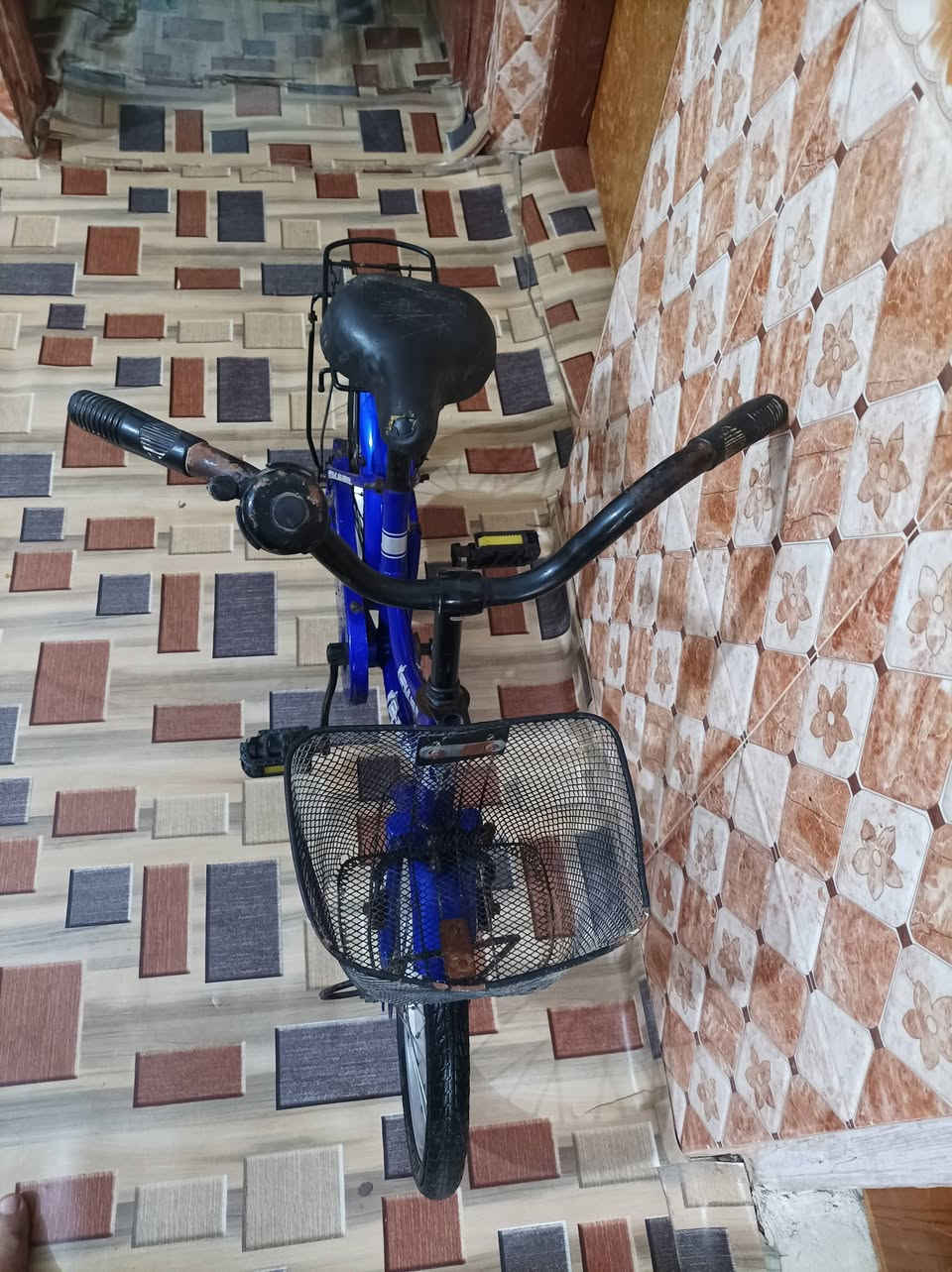 السلام عليكم بايسكل بناتي جديد حجم 16. للبيع السعر 40 وبيه مجال الناصريه مركز حي الثوره موبايل ***********
