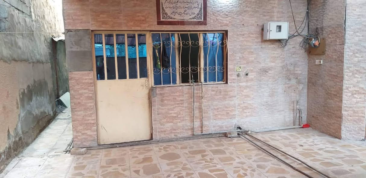 السلام عليكم
دار للبيع مساحه 220م طابقين بناء حديث يحتوي في الطابق الاول على استقبال ومطبخ وصاله وغرفتين نوم بالاضافه الى حمامات داخليه وخارجيه وحديقه وكراج سياره والطابق الثاني غرفتين نوم وبيتونه كما موضح بالصور.....
الموقع بعقوبة حي المصطفى دور الضباط قرب اسواق قصي
للتواصل رقم الهاتف.... ***********
