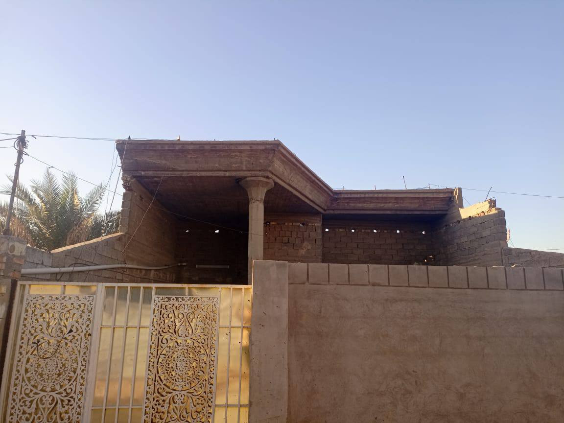 يحتوي على كراج وحديقه واستقبال وصاله وغرفيتين نوم وصحيات العنوان العريفيه قرب اسواق الزبيدي شارع بيت سلوم سند 25الاستفسار ***********
