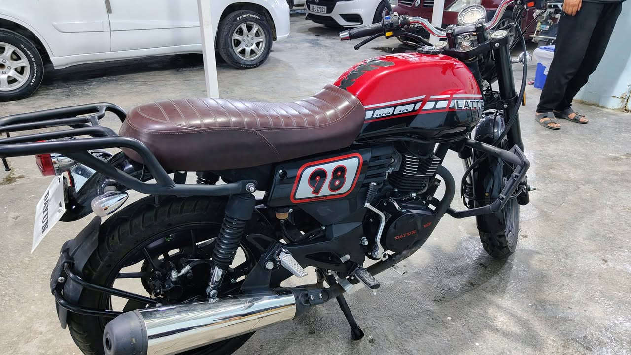 سلام عليكم تايون لايتي موديل 25 مو مرقم بعد زيرو ماشي 9الاف محرك 200 cc شغل وطلع محافضات الماطور بعده لوك 3 تبديلات دهن فقط معروف التايون لايتي السعر 1500 مليون وخمسميه العنوان الانبار قضاء هيت رقم تلفون ***********

