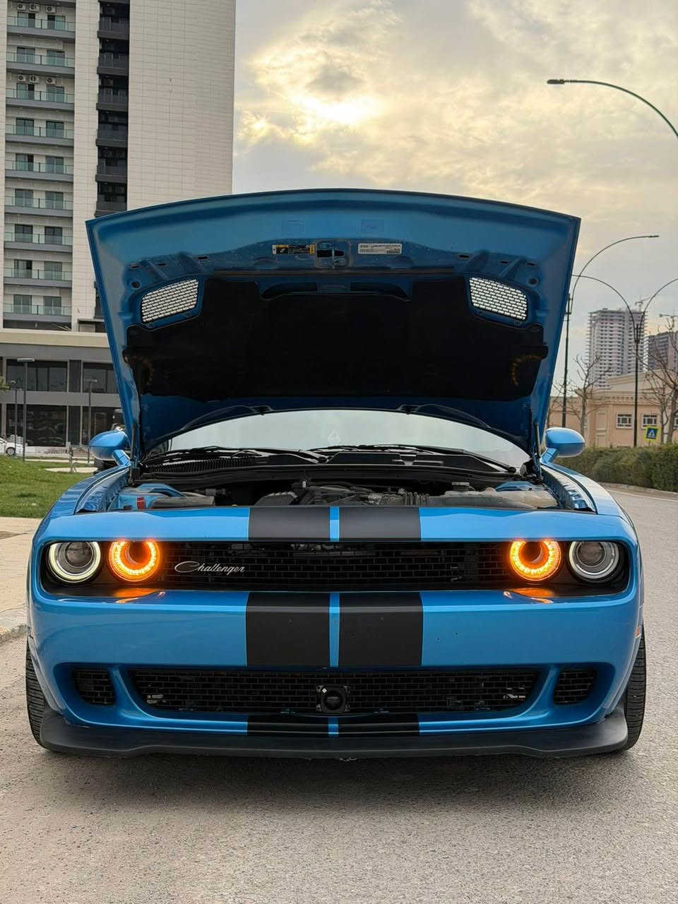 ‏Dodge Challenger Scat Pack Widebody 2023 🔥

تشالنجر سكات باك وايد بدي 2023 فول مواصفات، وارد امريكا، ماشية 2000ميل زيروووو،
المواصفات:
 • محرك V8 هيمي 6.4 لتر 485 حصان
 • فتحة سقف كهربائية
 • رادار أمامي + تنبيه التصادم
 • حساسات أمامية وخلفية + كاميرا رجوع
 • نظام كروز كنترول متطور
 • شاشة جبيرة تدعم كاربلاي/اندرويد اوتو
 • نظام صوتي بريميوم
 • مقاعد جلد/الكالكارا كهربائية مع تبريد وتدفئة
 • ستيرنغ متعدد الوظائف مع بادل شفتر
 • بصمة + تشغيل عن بعد
 • إضاءات LED نهارية وكشافات HID
 • نظام دخول ذكي Keyless entry
 • جناح خلفي وايد بدي مميز + رنكات أصلية 20 إنج
حادثها: جاملغ خلفي وباب صبغ 
ايرباك فقط برده

سيارة كلش نضيفة، ما ناقصها شي، فول مواصفات
سياره مرقمه وجاهزه 
سعر 305$ مجال بسيط أربيل, العراق


**إذا كنت صاحب هذا الإعلان وتريد حذفه لأي سبب، رجاءا أرسل رسالة إلى الدعم الفني**