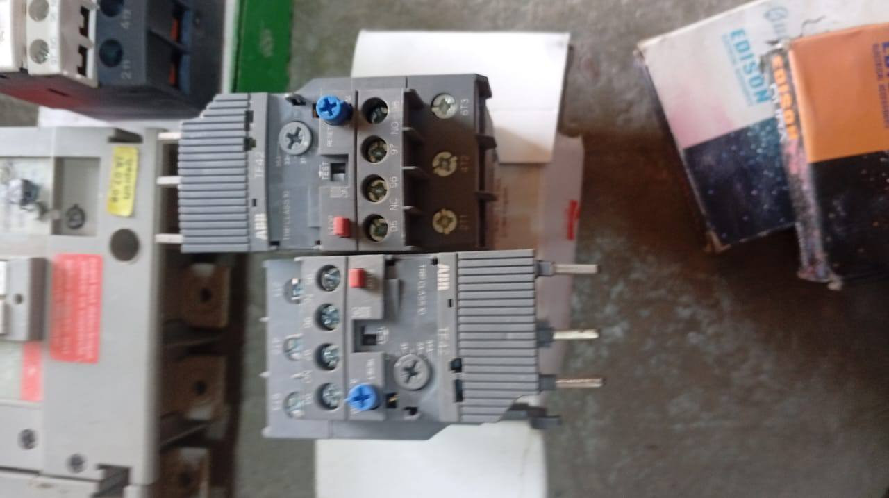 سلام عليكم عندي قواطع ماعرف مال شنو ابيعه كلمن سعره ***********
