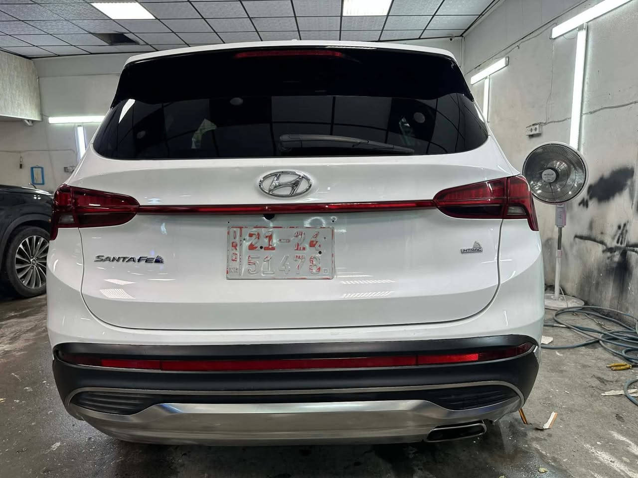 السلام عليكم 
للبيع 
هونداي سنتافي فول مواصفات ماعدا الفتحه 
اللون ابيضّ موديل 2023 
المواصفات ماشي 43 كيلوو 
5 راكب
محرك 4سلندر 2500 تنفس طبيعي
بصمه▪️بصمة ابواب▪️بصمة جنطه
جنطه كهرباء شفط▪️رادار امامي ▪️رادار خلفي▪️رادار جانبي
تحديد مسار ▪️تنبيه خروج عن المسار▪️قياده ذاتيه
شفتات بالاستيرن▪️تدفئه بالكشنات▪️تبريد شاشه بيانو قطعتين
لد امامي وخلفي▪️نقطه عمياء▪️ترحيب عند الاقتراب
تشغيل عن بعد▪️شحن لا سلكي 
اشاير بالمري+اناره ترحيب 
ويل كب حجم  18/60/335▪️
سايد بريك بصمه
كار بلي▪️شاشه كامره▪️اوتو هولد▪️اطفاء ذاتي
ثلاث انظمة قياده ▪️تجوه خلفيه
السياره صبغ باب السايق والجاملو ونص باب الخلفي 
صور الحادث مرفقة
للسفسار اتصل عل 
***********
***********
