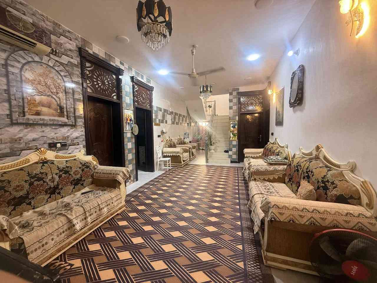 دار للبيع
زوير الغربي قبل مشروع الماء الثاني يبعد عن الشارع العام 200 متر 
المساحة الكلية 400 سند 
واقع 375 تقريباً 
طابق واحد غرفتين نوم وباقي التفاصيل المعروفة 
ممر حول البيت 
بناء حديث زراعي 25 
السعر المطلوب 225 مليون 
للتواصل ***********او خاص
