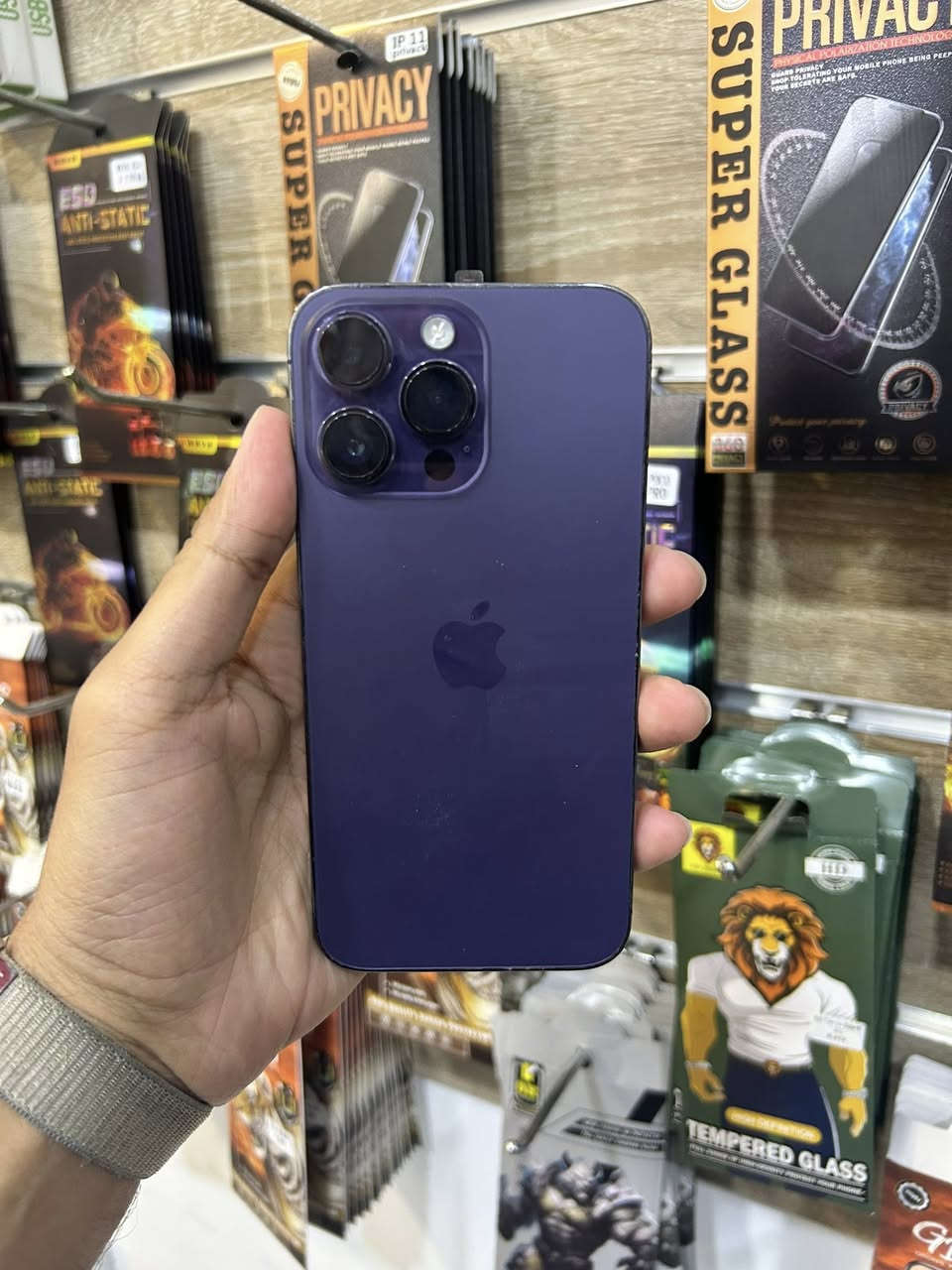 مكتب هشام فون 📱
متوفر اجهزة ايفون مستخدمة
ايفون 13 برو ماكس دبل 256 سمائي بلادي 
ايفون 13 برو ماكس تك 256 سمائي 
ايفون 14 برو ماكس 256 مبدل ظهر وشاشة اصلية
ايفون 11 عادي دبل مبدل بطارية 
ايباد 9 ذاكرة 64 بطارية 91


**إذا كنت صاحب هذا الإعلان وتريد حذفه لأي سبب، رجاءا أرسل رسالة إلى الدعم الفني**