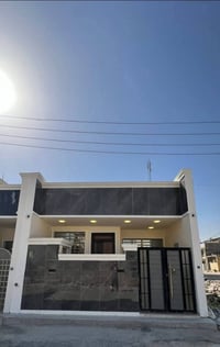 دار للبيع مساحه 100 متر طابق ونص الدوره البعيثه مجمع العيثاوي  شارع مو...