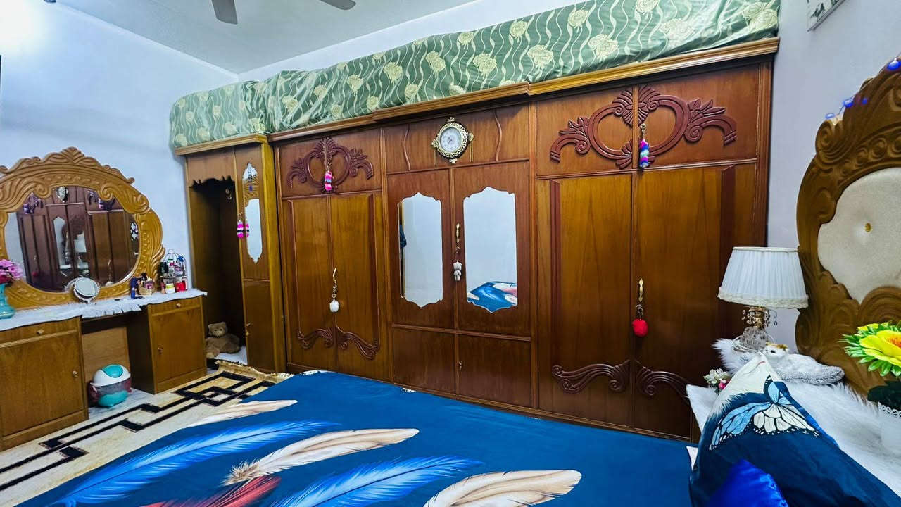 السلام عليكم عندي غرفه نوم للبيع اخشاب عراقي *********** مكان كوفه حي ميسان
