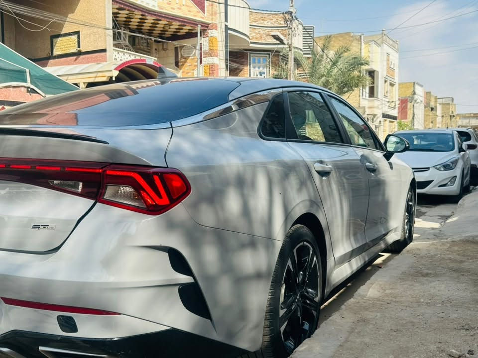 كيا كي فايف K5 جيتي لاين فول مواصفات 
موديل  2024 موديل  
مواصفات GT LlNE
فول مواصفات  بدون بنوراما محرك 1600 تيربو ❤️
1-بصمه
2-شحن هاتف لاسلكي 
3- قياده ذاتيه ؏ الخطوط السريعه
4- هاند بريك بصمه 
5- لاسلكي Android Auto  
6- مثبت سرعه 
7-نضام ABS
8- مانع انزلاق
9-حساس أطارات 
10-بك لايت ليد
11-شاشة
12- كامره دواره
13- كشافات امامي
14-شاشه اعطال
15-ويل كورم لونين
16-رادار جانبيه
17-مراقبة النقطة العمياء
18-رادار الخطوط البيضاء 
19-اشاير بالمري 
21-كشنات جلد احمر❤️
22-‏ مقعد للسائق قابل للتعديل كهربائياً
23-لايتات ‏3 عدسات 
24-نضام قياده أيكو + سبورت +سمارت+ نورمال
25-بلوتوث + aux + usb
26-فول تحكم ستيرن
27-كير أوتو + عادي
28- ئوتو بريك 
29- ‏ ‏الخريطة🗺📍
31- ستيرن حرف D  
32-‏Led +  زينون
33-السياره فول رادرات
34-التشغيل عن بعد
‏AUTO HOLD-38
39-تصميم خارجي رياضي
41-نظام الملاحة
42-مصابيح خلفية LED
43-مصابيح ضباب LED
44-ضرر  (بارد بل جاملغ المامي والخلفي بارد قبق جنطه راجع بلدي بارد سياره تعتبر كلين كله قطعه واحده بدون قطره صبغ عده الدعميه والجملغ المامي يردله تكحيل موجود صور الحدث) السيره قبل 5اشهر دخلته بيدي  
 45- السيارة رقم بغداد جديد الدولي  تحويل مباشر وشرط عقد مروري و فحص 
 46-سيارة مشي قليل (27)مايل وحادثها بسيط وموديلها 24
47-موجود صور الحادث السياره       وتساب 
48-براكيت بلادي 
 49-ايرباك سليم ✅ 
 50-السعر :200 مجال بصيط
رقم صاحب ***********

