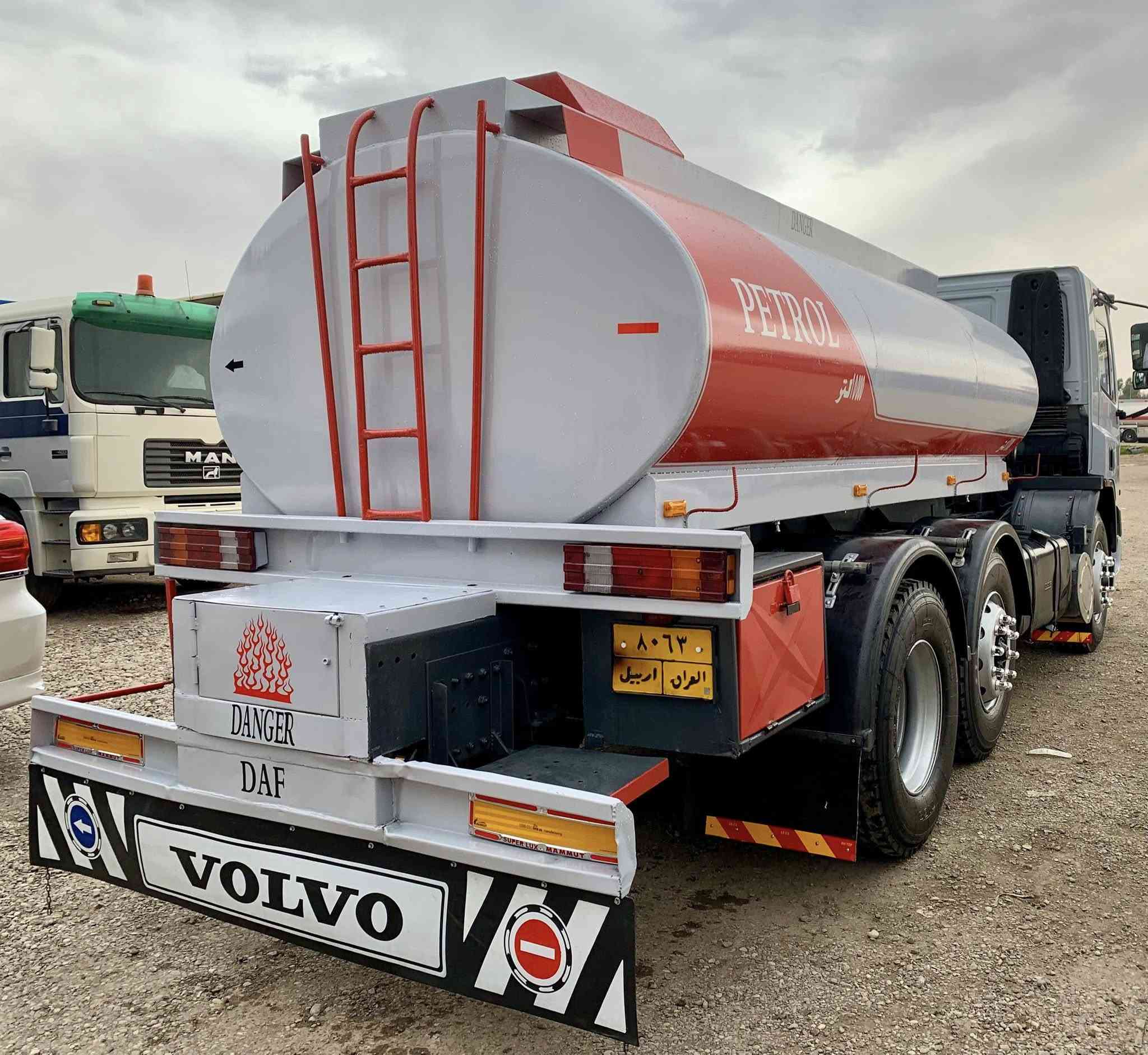 داف مؤديل 1995 سنگل گير محرك بشرط حجم 240
تنكر 10000وقود تخم تاير جديد سنگل ديور سنه وية ساقط سنتين بشرط تحويل سياره مكفوله جاهز لل شغل 
عنوان كلار/  ***********
