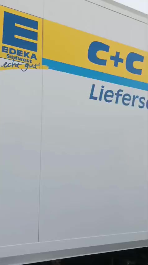 شاحنة تبريد Mercedes-Benz مجهزة بالكامل📋 المواصفات الرئيسية:🔹 الماركة: مرسيدس بنز (Mercedes-Benz) وحش
🔹 نوع الهيكل: صندوق تبريد (Reefer / Frigorifique)
🔹 وحدة التبريد: Thermo King (من أفضل أنظمة التبريد عالمياً)
🔹 شهادة التبريد: FRC – سارية  المفعول...
🔹 الحالة: ممتازة – مستوردة من أوروبا (كانت تعمل لدى شركة EDEKA الألمانية)
✅ مميزات الشاح
وحدة تبريد Thermo King أصلية وفعّالة
✔️ هيكل صندوق مبرد متين وعازل بالكامل
✔️ مرسيدس بنز – موثوقية وقوة محرك عالية
✔️ صيانة منتظمة واستخدام أوروبي محترف
✔️ مناسبة لنقل المواد الغذائية، الأدوية، والمنتجات الحساسة للحرارة💰
 السعر: قابل للتفاوض – للجادين فقط📞 للتواصل والاستفسار:اتصل أو واتساب: (***********) ***********
الموقع: ( كربلاء ) السيارة مرقمة باسمي
