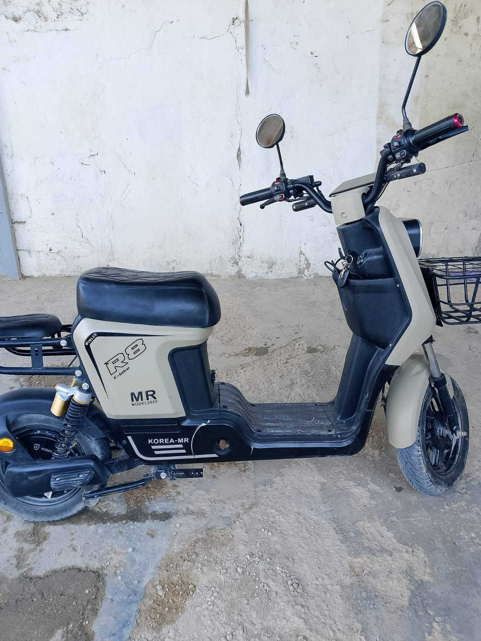 السلام عليكم باسكل نضيف نضافه. 100/100الباسكل ما متعوب صالي أقل من4تشر من مطلعه السعر 350او بي مجال الشراي أو مو شراي لا يراسل رحمه الله وديكم ارقم ***********
