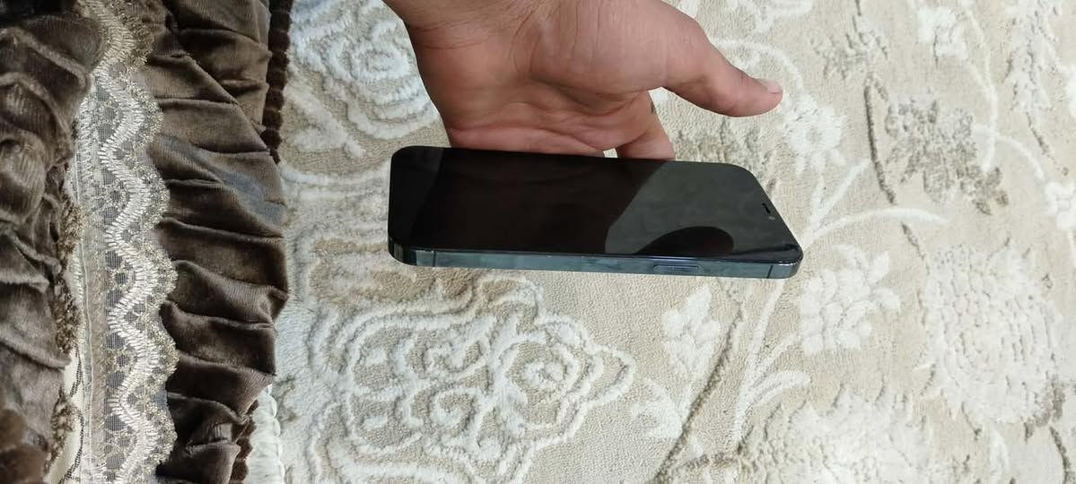 إيفون ١٢برو ماكس شاشه وضهر مكسوره فيس ايدي متوقف ذاكره ٢٥٦سيمكيارات شغال سعر ٢٧٥ وبي مجال قليل ***********
