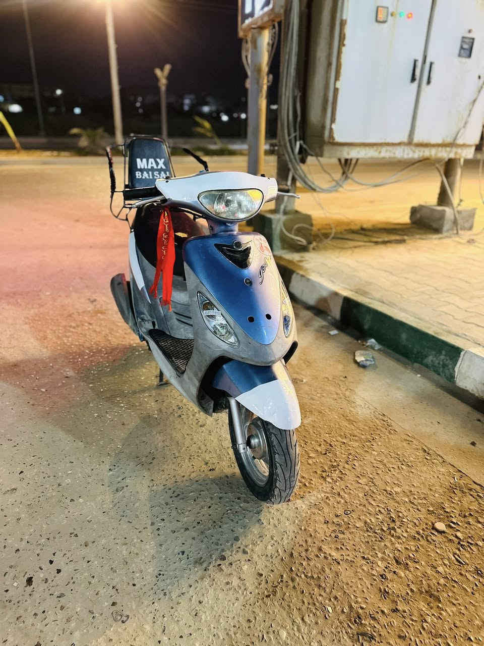 ماكس منغولي للبيع ماعده الكرسي فول نضافه وملاح صارله 20يوم من نازله من الرمبه الدراجه شلعه ومعدل وثاني تبديله دهن الهه كفاله من الزلغ وين مايعجبك نروح نفحص السعر850وبيه مجال  الرقم***********
