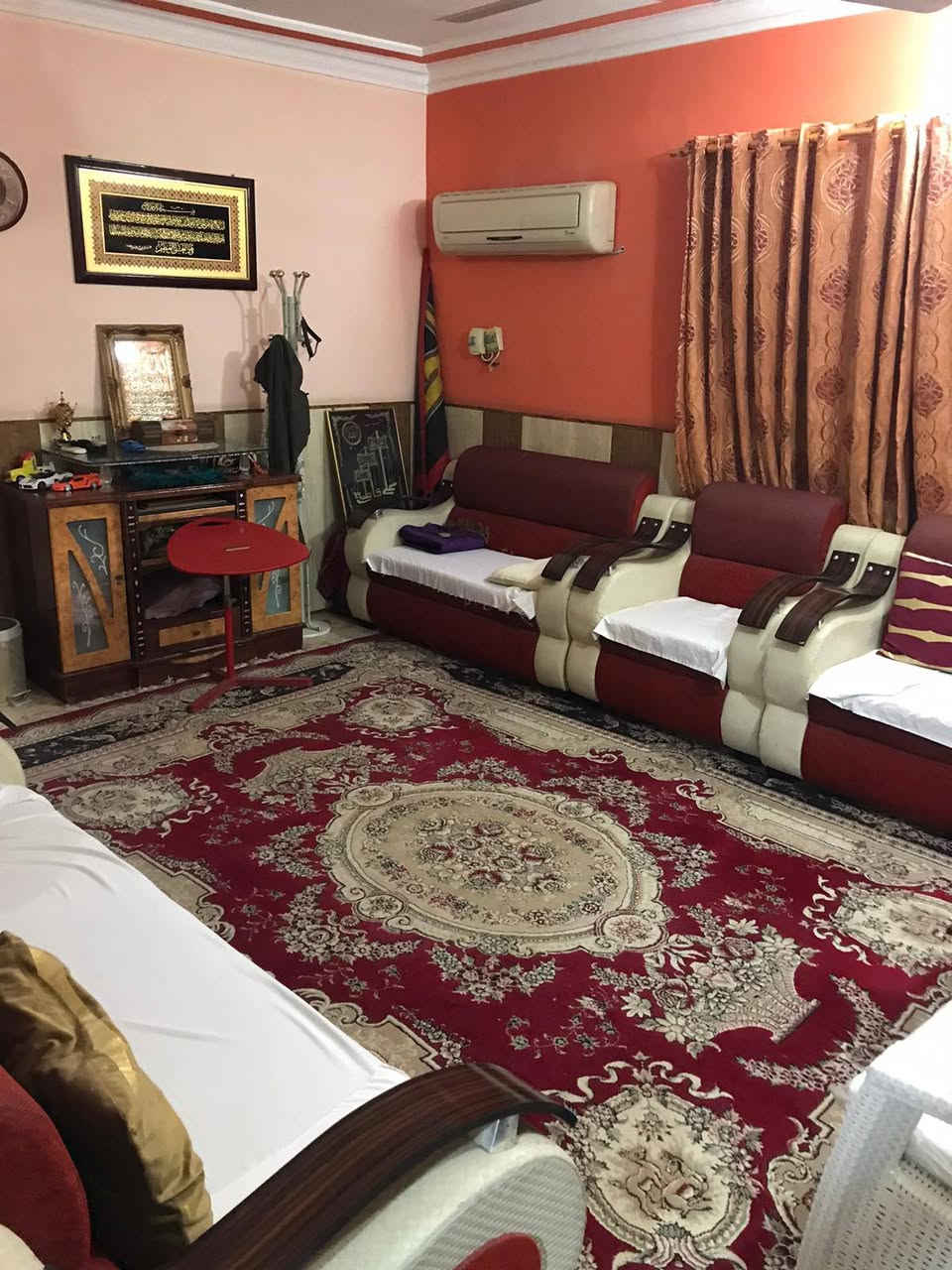 💥 اذا كنت تبحث عن سكن مميز او للأستثمار في الحله فهذا دار للبيع في حي الضباط مقابل سنتر الأسعار .
💥 الطابو صرف ، و مساحة العقار ٣٦٠م ، عرض الشارع ١٥م ، الواجهة حوالي ١٦.٢٥م ، النزال حوالي ٢٢.٢٠م .
💥 موقع مثالي ، مكن ان تبني مكانه سكن أو عقار تجاري .
☎️ من يرغب بالتواصل مباشرة مع المالك كاظم الحلي ، عن طريق الواتسآب :
 ***********
