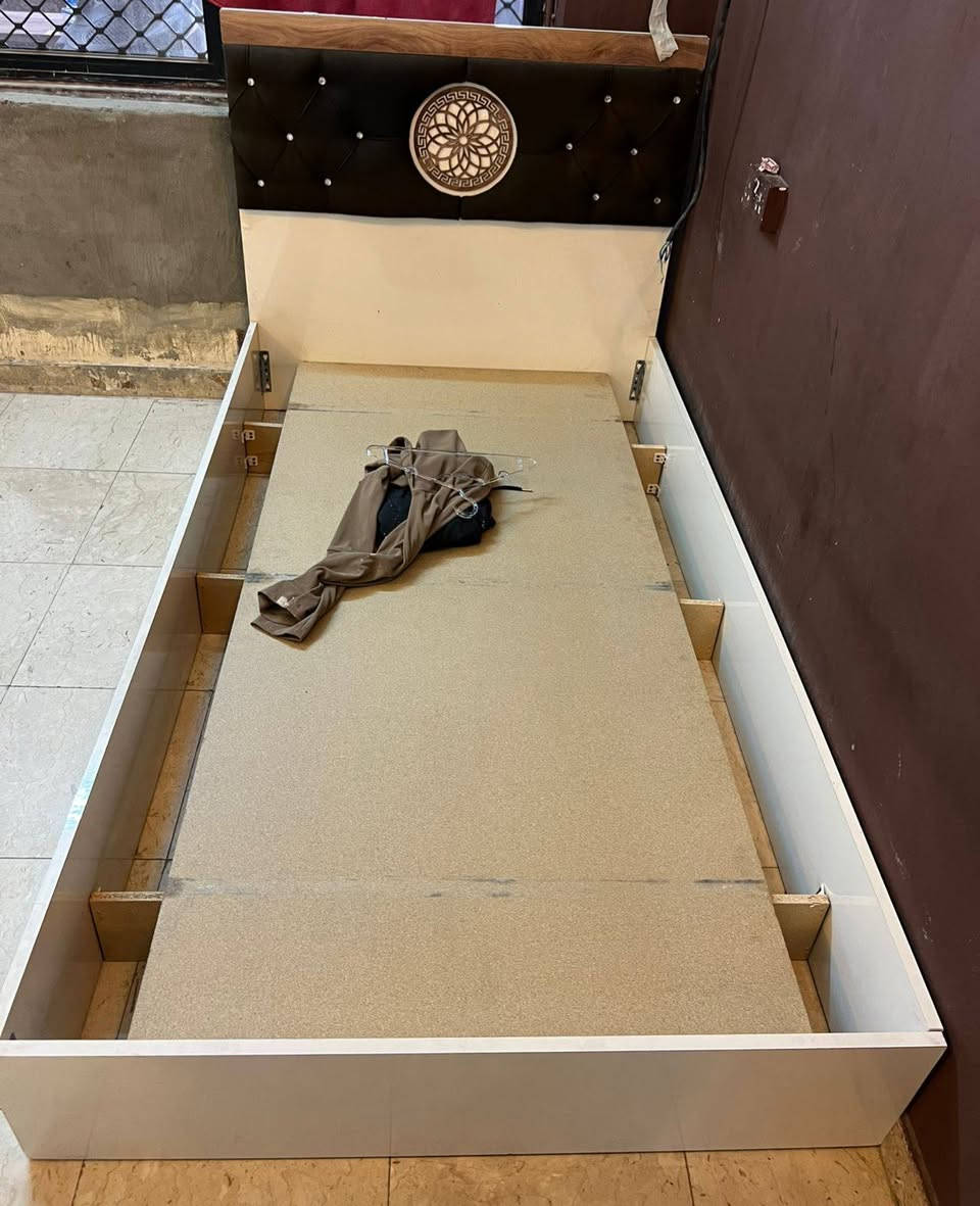 غرفه شبابيه متكونه من 5قطع جديدة مامستخدمه ابد حته الميز تواليت مامشدود جديده
العنوان بغداد العامرية
جسر السفارات
الشراي يتفضل خاص سعرها مناسب


**إذا كنت صاحب هذا الإعلان وتريد حذفه لأي سبب، رجاءا أرسل رسالة إلى الدعم الفني**